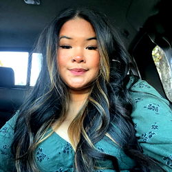 Sexy OnlyFans Model Amn in Car Selfie