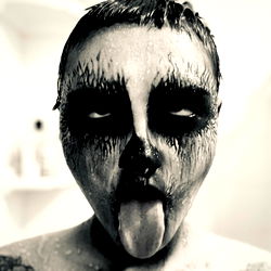 Raven 🐦‍⬛, Your moms house