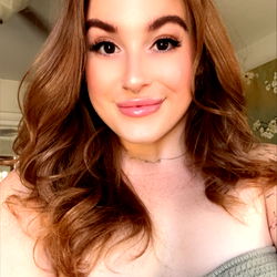 Luna, a United States OnlyFans Model