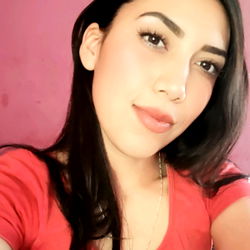 Amanda Bianchi in Red T-Shirt