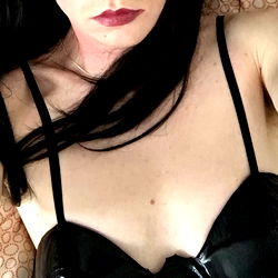 Flo Rains OnlyFans Model in a BDSM Scene