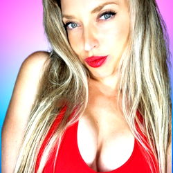 Scarlett Kendall - OnlyFans Model