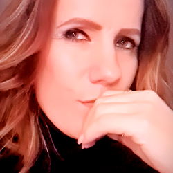 OnlyFans Model LG27 with Catwalk Pose