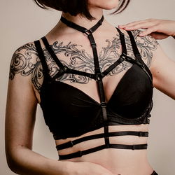 OnlyFans Model Marmozzzet in Black Lace Bra and Corset, Fashion Photography with Tattoo Visibility