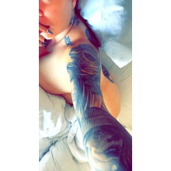 Honeyx0 🍯, an American OnlyFans Model with Tattoos, Taking a Rest