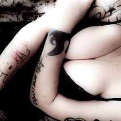 ⛓️𝕸𝖎𝖘𝖘𝕹𝖊𝖐𝖔 𝕸𝖊𝖙𝖆𝖑 𝕭𝖔𝖓𝖉𝖆𝖌𝖊 𝕼𝖚𝖊𝖊𝖓🐱⛓️ photo