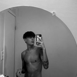 A candid mirror selfie of OnlyFans model Johnny