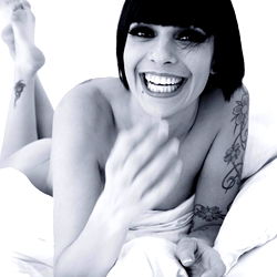 Vibrant Model in a Bed