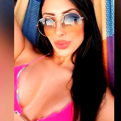 Amanda Rangel: Beachside Glamour