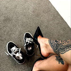 𝐀𝐔𝐑𝐄𝐀 • 𝓯𝓻𝓮𝓮 𝓹𝓪𝓰𝓮 ✨🦶🏻🧎🏻 photo