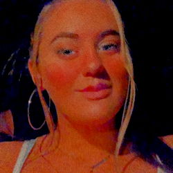 Stylish OnlyFans Model Ashley Kay Captivating Fans with Her Chic Looks