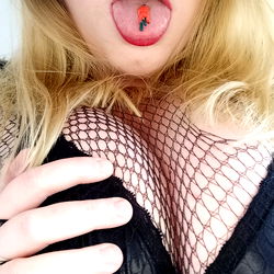 Giantess Julie - Model Photo