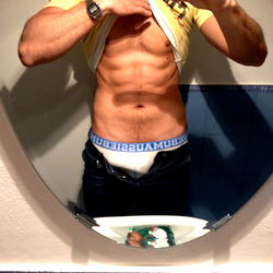 OnlyFans Veneto Model CumBoy81 Shows Off Abs