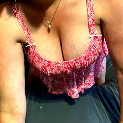 OnlyFans Model Max Peaks Showcases Her Playful Side on Instagram