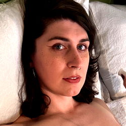 SerafinaFell: A Captivating Model from Canada