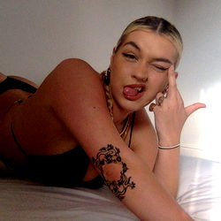 OnlyFans Model Asbo Baby Posing on Bed