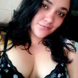 Atenea model showcasing casual attire and a captivating smile