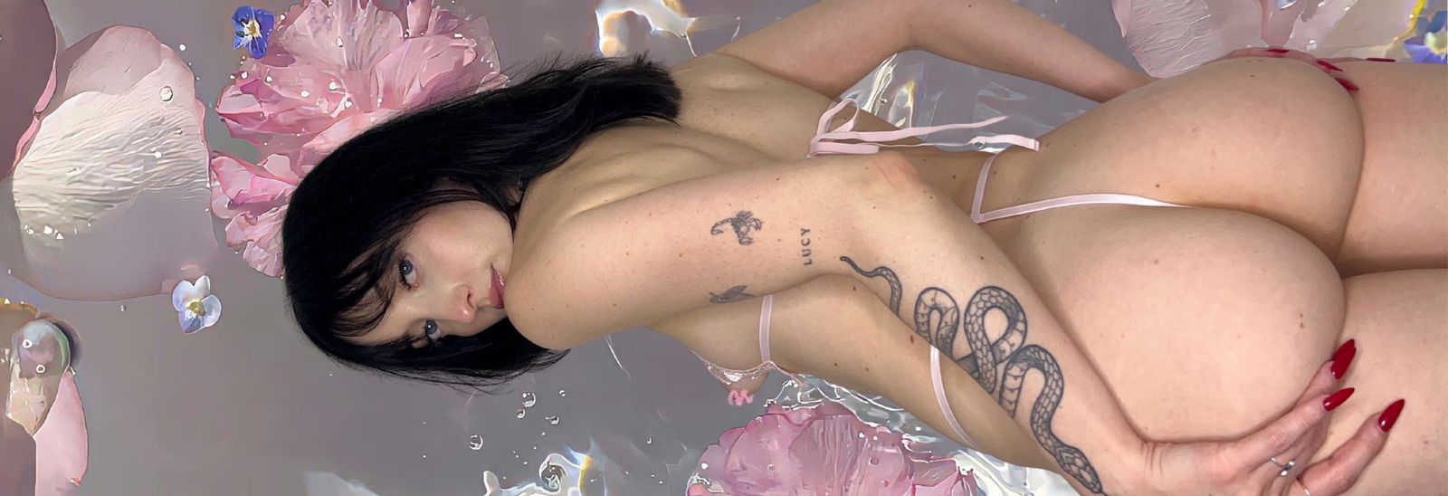 𝜗𝜚 soph ‧˚🌸₊°‧ photo