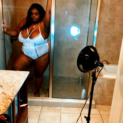 Model Photo with BiggYummss