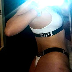 Model Carolina in Lingerie