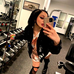 Onlyfans Model Kitten Spit in Gym