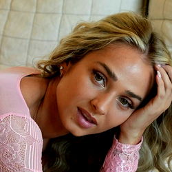 ๐ฌ Alexa Adams photo