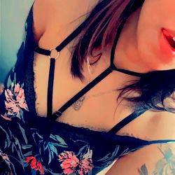 Ary_Reynolds: Colombian Model, Tattoos and Floral Dress