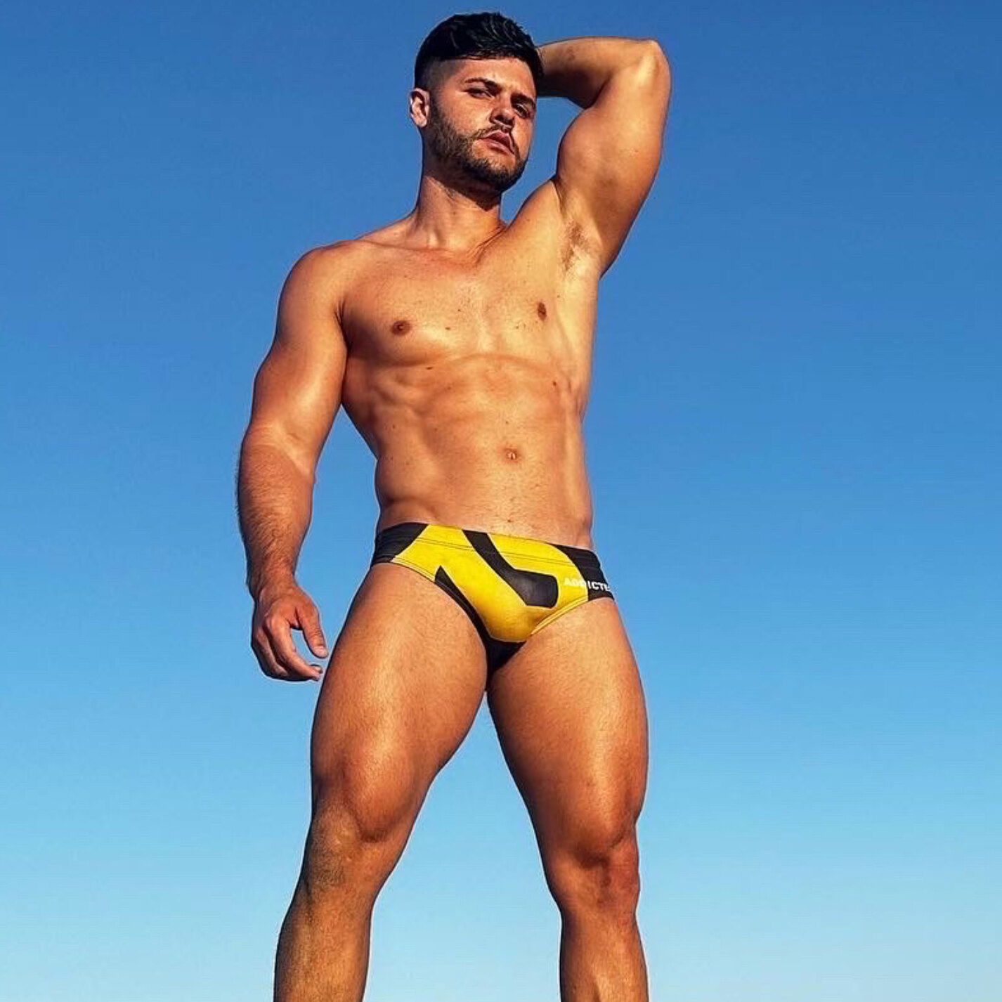 🇨🇺🇪🇸𝑪𝒖𝒃𝒂𝒏 𝑮𝒆𝒏𝒕𝒍𝒆𝒎𝒂𝒏 🤵‍♂️ photo