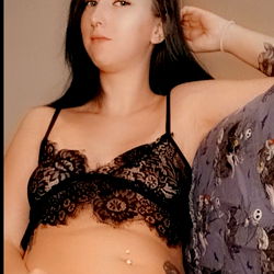 OnlyFans Model Alice, Exuding Confidence in Her Lingerie Shoot