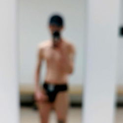 Fitness Model Reflecting in Mirror