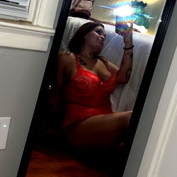 Model LuxuriousRose Poses for Selfie