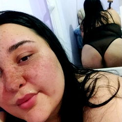 Avril, OnlyFans Model in a Playful Pose