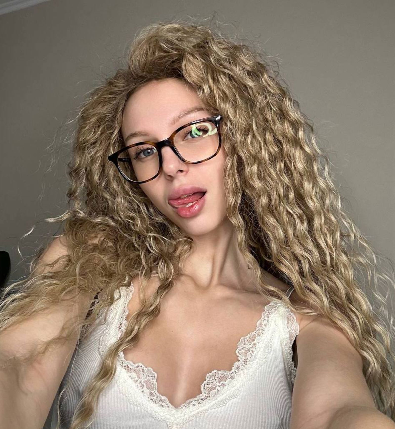 Sofia 💖 𝕪𝕠𝕦𝕣 𝕓𝕒𝕓𝕪 𝕘𝕚𝕣𝕝 💋 photo