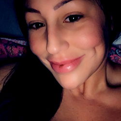 OnlyFans Model Candik - Intimate Photos & Exclusive Content