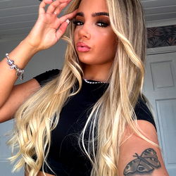 OnlyFans Model Butterflymil - Engaging Social Media Content