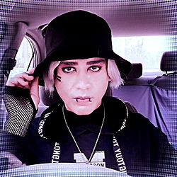 Silver Diamond 💎: A Fan of Alternative Style