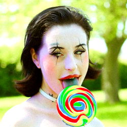 Candid Moment of Charlie Hayes 💗