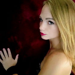 VIPRedheadgoddess photo