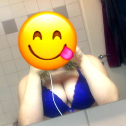 Intimate Selfie of OnlyFans Model Queen with a Big Booty