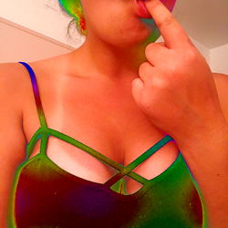 Chicago's Baddie with a Bong, 📸