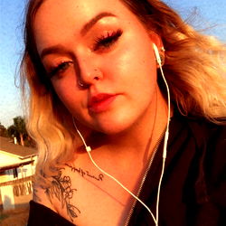 Onlyfans Model Ashleyluvv_333 from Southern California