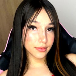 OnlyFans Model Pau Sharing Gaming Moment