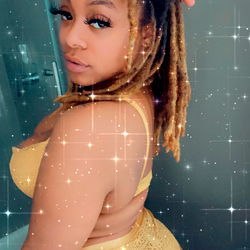 OnlyFans Model BlxndieDred in Gold Bikini