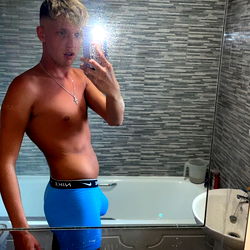 Onlyfans Model Ag223xo Showcases Fit Figure