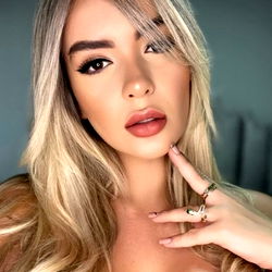 Tatiana Alvarez 💜kourtneylove photo