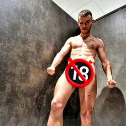 French Model SeQ75 Shows Off His Abs