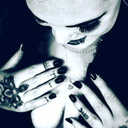 Toribaxter's Black and White Photoshoot