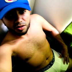 Famous Onlyfans Model Alexisofficial: Stunning Shirtless Photo,