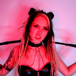 Fallen Angel Aida's Photoshoot: A Look into the Life of a Model