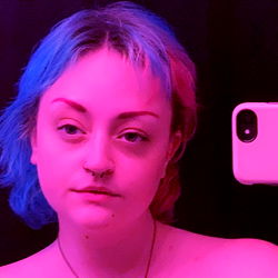 OnlyFans Model in Bathroom Mirror, 🤍🧸 Kiwi 🧸🤍